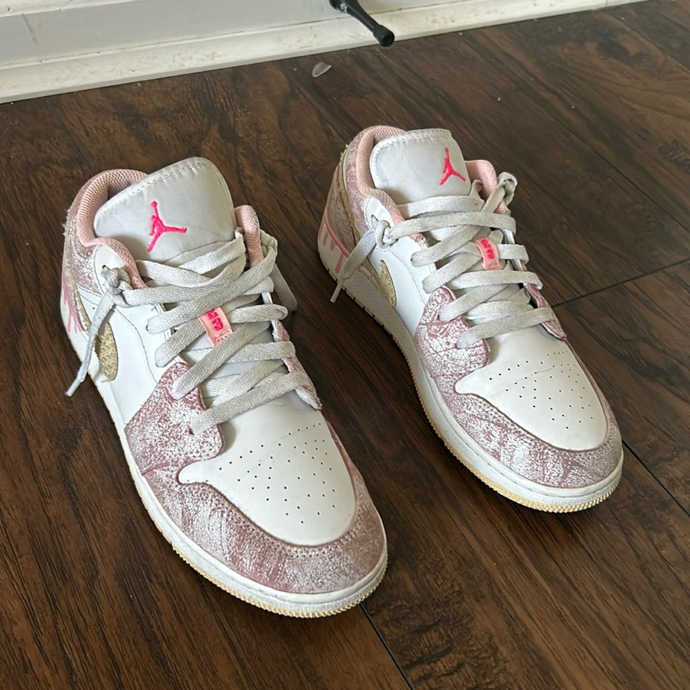 theses are 6.5 youth, i’m an 8.5 and they fit perfectly